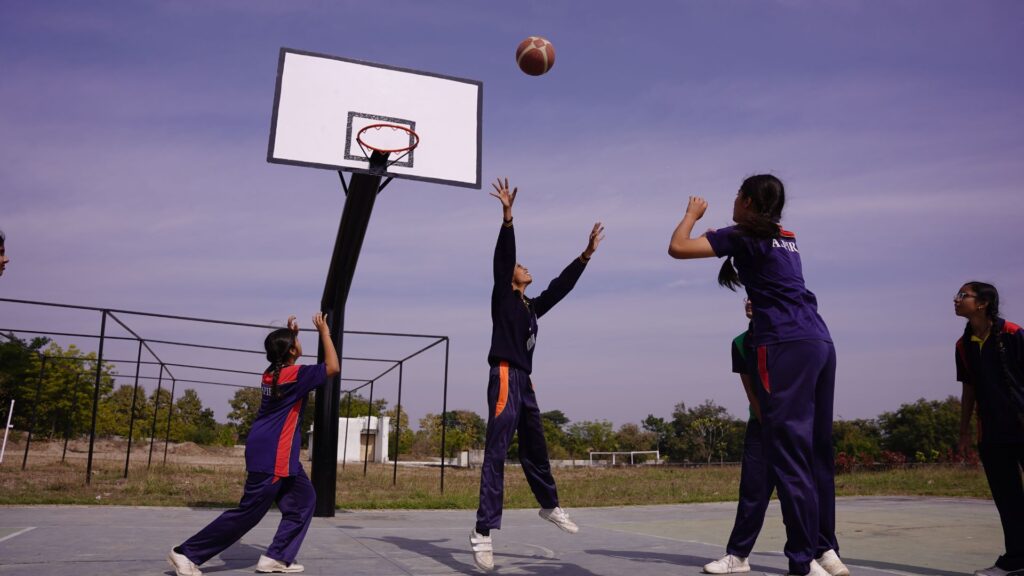 2️⃣ Mid-Article Image
Student playing sports outdoors.